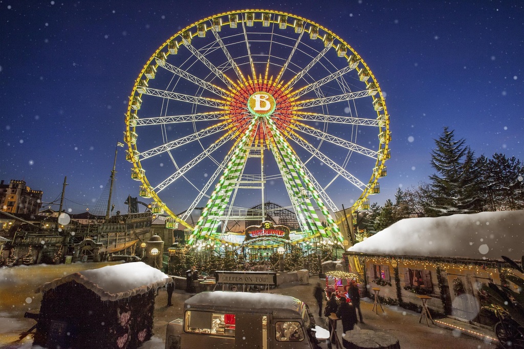 Das bunte Riesenrad 'Bellevue' im Portugiesischen Themenbereich