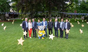 Christian Wulff, Mauritia Mack, Günther Oettinger, Ann-Kathrin Mack, Roland Mack, Ottmar Hörl, Jürgen Mack, Thomas Mack und Frederik Mack bei der Eröffnung