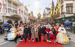 Die Inhaber-Familie Mack und die Mitarbeiter des Europa-Park begrüßen zum Saisonstart 2026