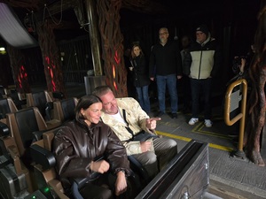 Stargast der Geburtstags-PK am Montag war Entertainer Sascha, der mit seiner Frau Juli in den Park kam und Colossos probierte.