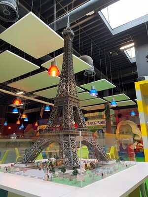 Bonjour, Bricks! Der Eiffelturm steht jetzt in Oberhausen
