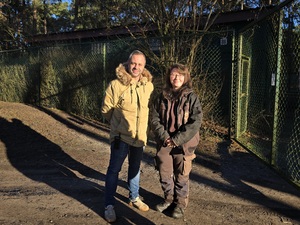 Maggie betreut im Serengeti-Park die gerade erst geborenen Tigerbabys. „Es geht ihnen sehr gut“, freut sie sich. Für Ingo Schmidinger, der zurzeit für das Wohl aller Tiere im Park verantwortlich ist, ist die junge Hallenserin eine wichtige Unterstützung.