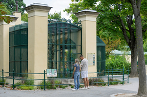 Neues Leben im historischen Bärenkäfig im Tiergarten Schönbrunn