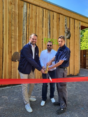 Oliver Mojecki (Zoologischer Leiter), Mirco Höfferling (1. Vorsitzender des Fördervereins) und Mike Kirschner (Revierleiter Raubtiere) eröffnen das Fossa-Warmhaus (v.l.n.r.)