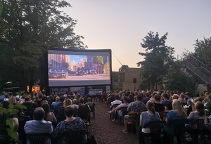 Vielfältige Sommer-Events im Zoo am Schölerberg: Open Air-Kino, Dschungel-Nächte und Mitmachaktionen laden Familien ein.