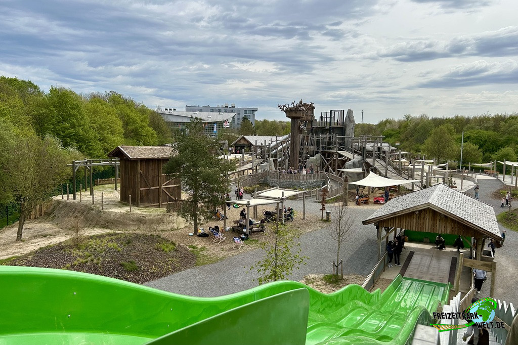 Gipfelrennen im Abenteuer Alm - 2026: Von der Wellenrutsche Gipfelrennen hat man eine tolle Aussicht über das Gelände