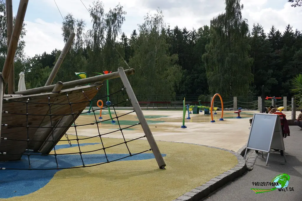 Wasserspielwelt Pirateninsel im Bayern-Park - 2023