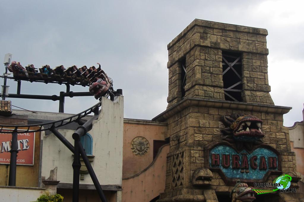 Huracan im Bellewaerde Park - 2017: Huracan findet zum Teil in der ehemaligen Halle des Dark Rides Los Piratas statt.