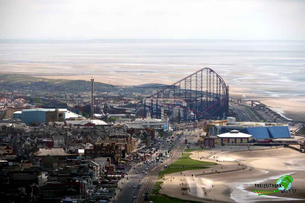 Pleasure Beach Blackpool - 2016: Der Pleasure Beach in Blackpool liegt nahe dem Meer und unweit dem Partyort Blackpool