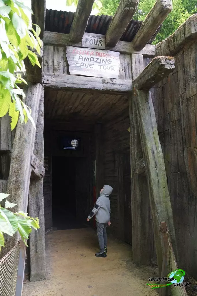 The Forbidden Caves im Bobbejaanland - 2023: An dieser Stelle geht es in die Höhle 