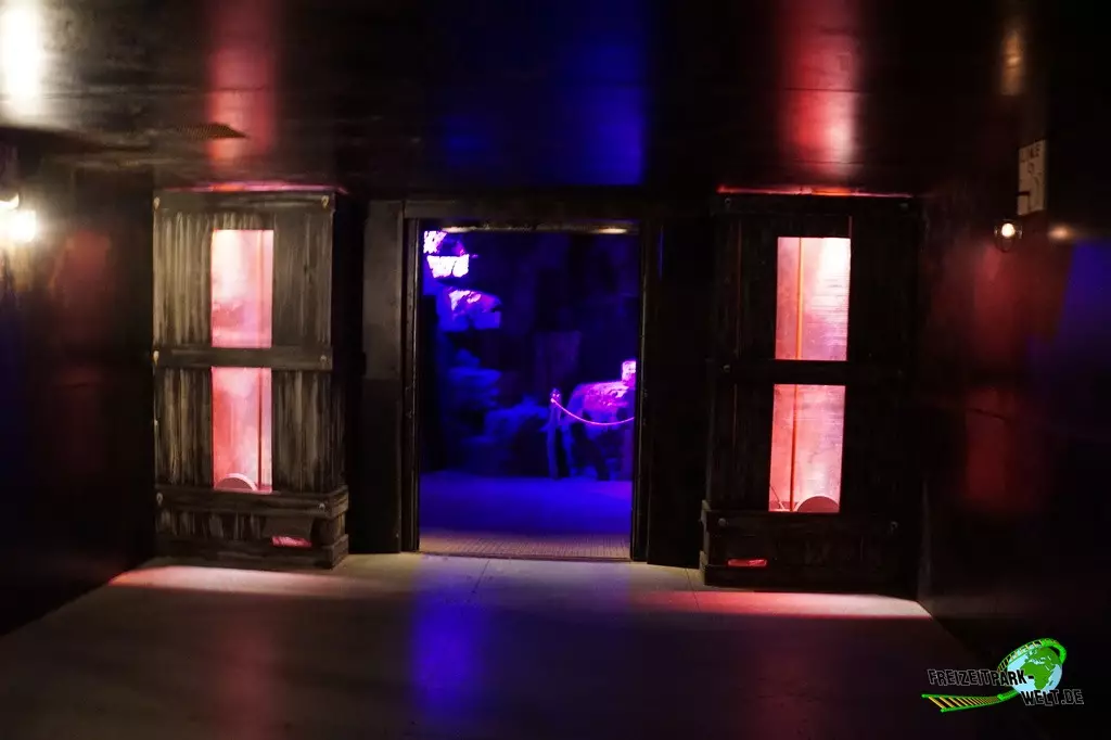The Forbidden Caves im Bobbejaanland - 2023: Hier befand sich wohl früher ein Aufzug...