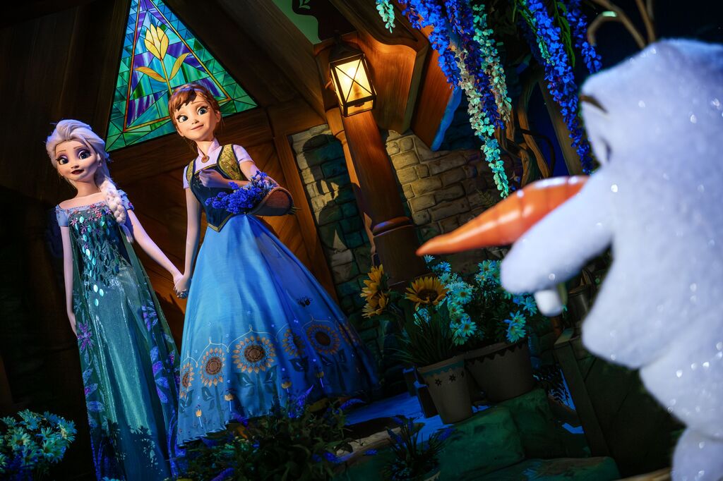 Disneyland Paris_Disney Adventure World_WorldOfFrozen_FrozenEverAfter_scene1_Horizontal.jpg