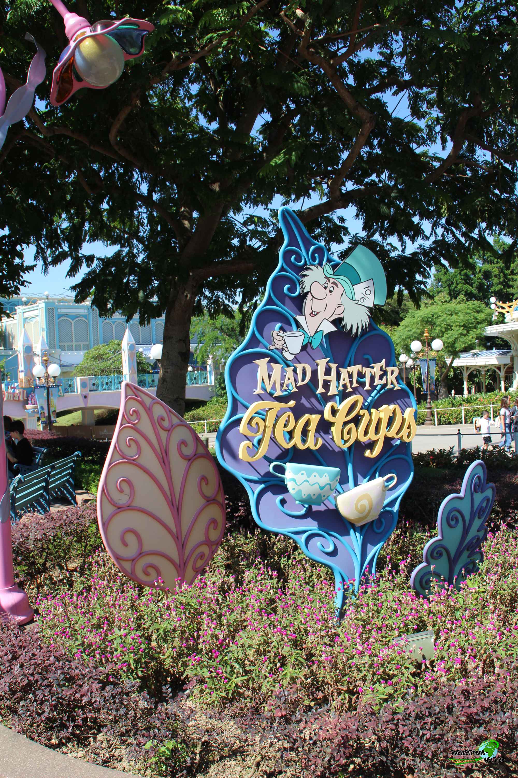 Mad Hatter Tea Cups Hong Kong Disneyland FreizeitparkWelt.de