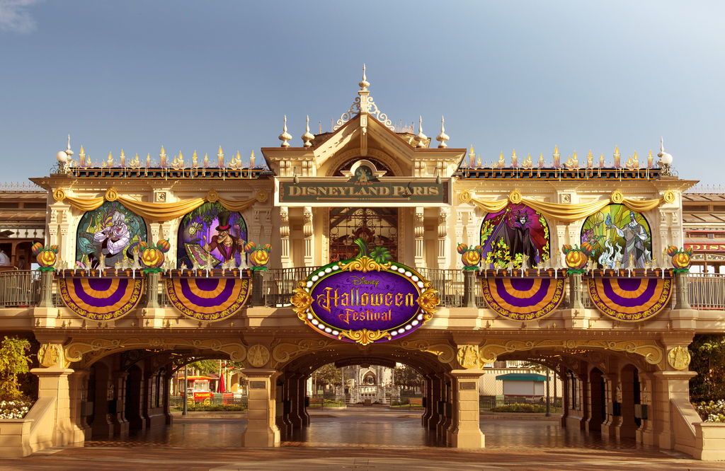 Disneyland Paris_Disneyland Park_Main Street Station.jpg