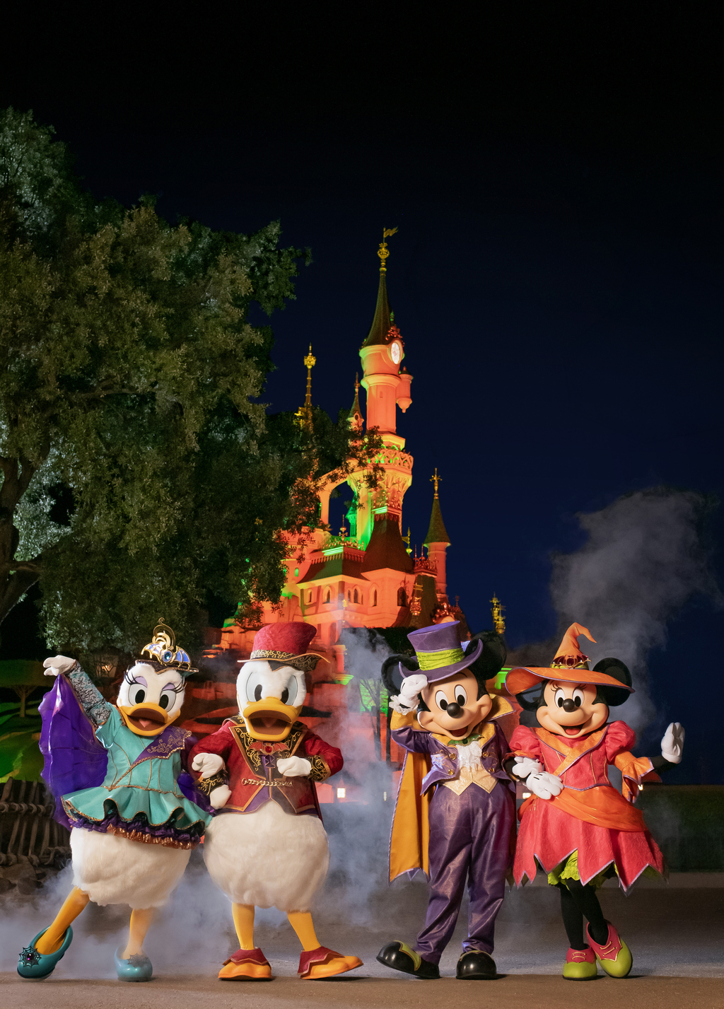 Disneyland Paris_Disneyland Park_Mickey and his friends in victorian style outfit_Vertical_.jpg