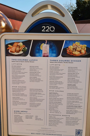 Die Speisekarte des Space 220 Restaurant in EPCOT im Januar 2023 - Foto 5