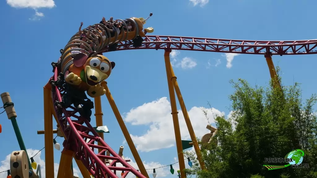 Slinky Dog Dash in Disney Hollywood Studios - 2019: Slinky Dog Dash wurde erst letztes Jahr eröffnet und ist einer der Publikumslieblinge mit langen Wartezeiten.