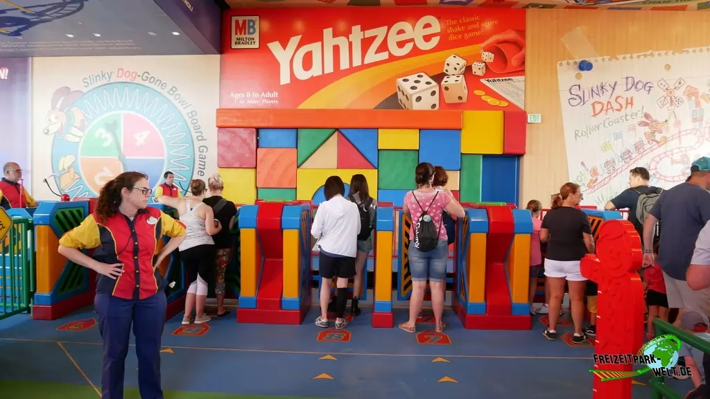 Slinky Dog Dash in Disney Hollywood Studios - 2019: Boarding bei Slinky Dog Dash