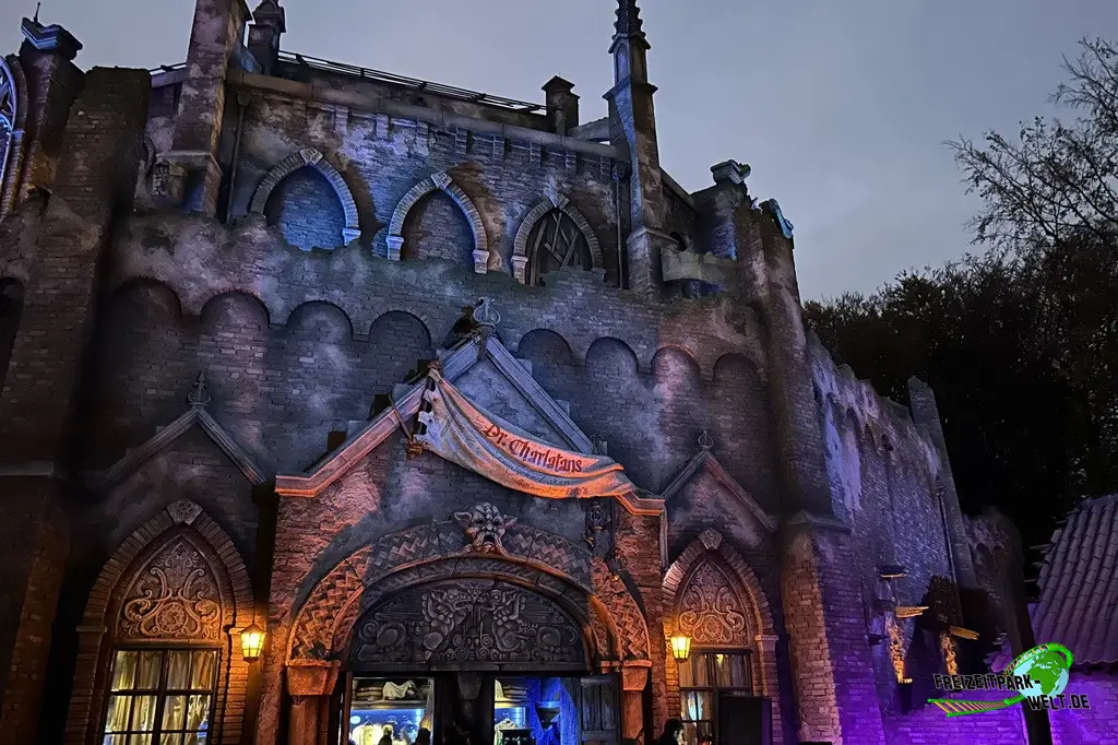 Danse Macabre im Efteling - 2024: Am Abend präsentiert sich Danse Macabre besonders stimmungsvoll.