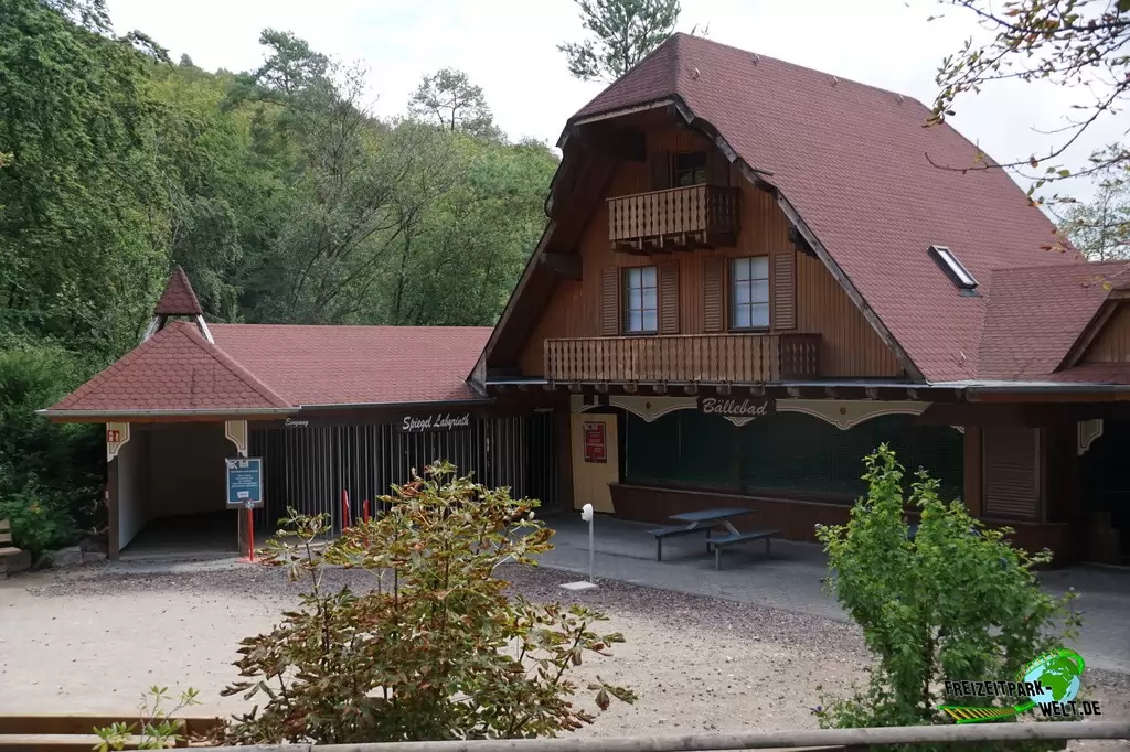 Stangen-Labyrinth im Eifelpark - 2020