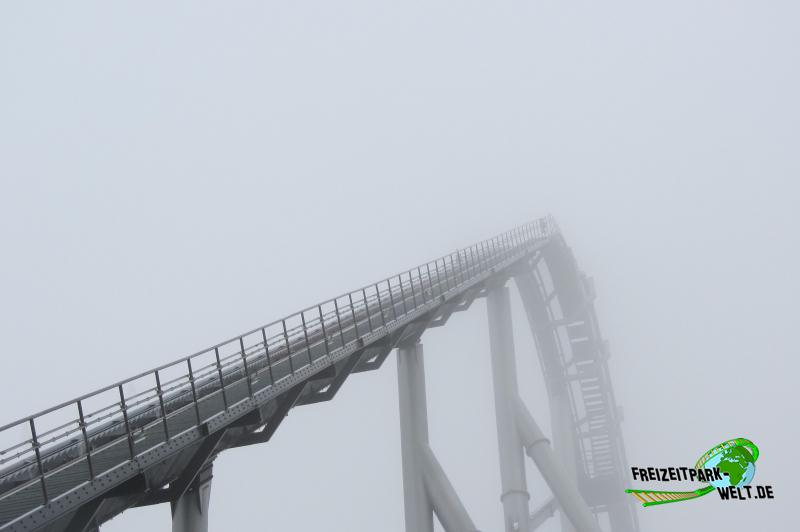 Silver Star im Europa-Park - 2014: Silver Star im morgendlichen Nebel