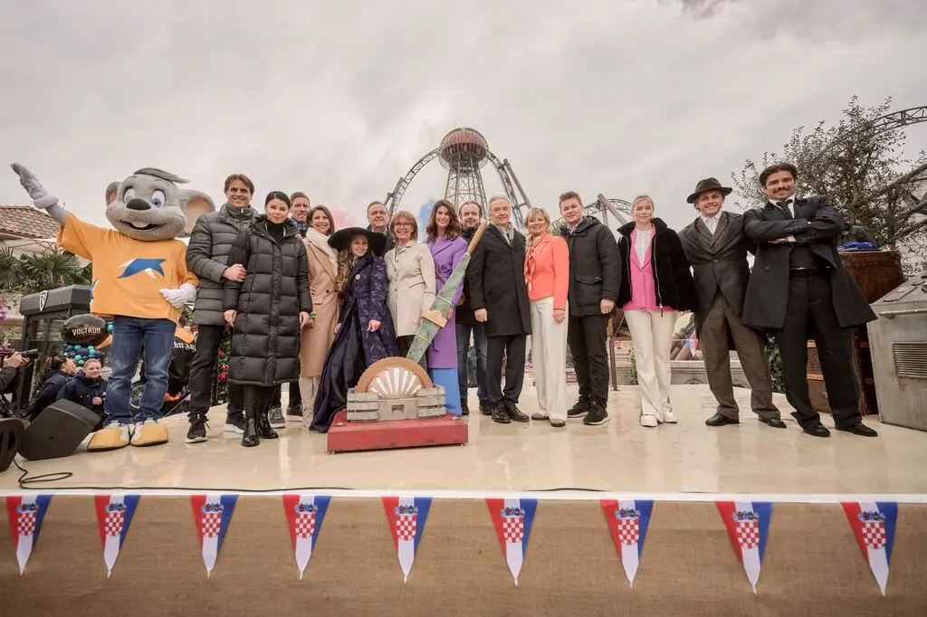 Voltron Nevera  im Europa-Park - 2024: Elektrisierender Start: Die Europa-Park Inhaberfamilie Mack legt den Schalter für 