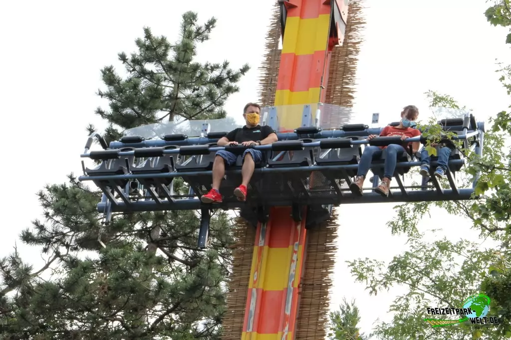 Verrückte Vogelscheuche im Familypark - 2020