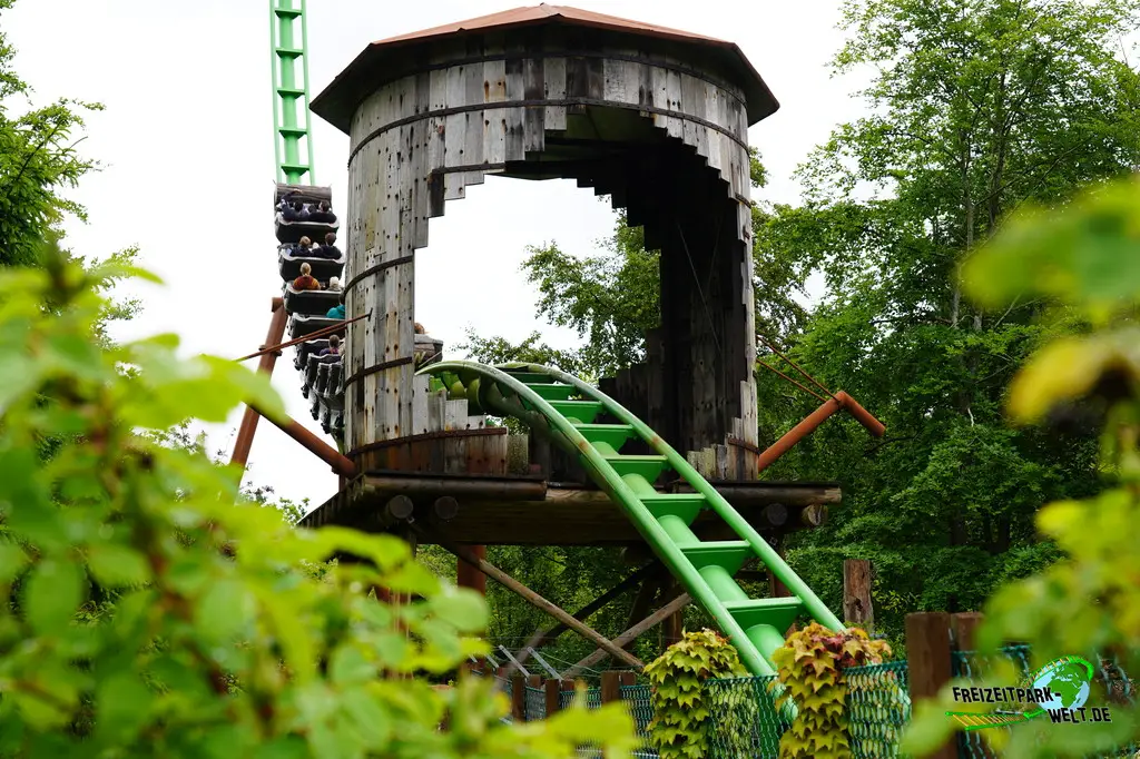 Saven im Fårup Sommerland - 2026: Der Spike durch den Wasserturm ist eines der Highlights der Fahrt