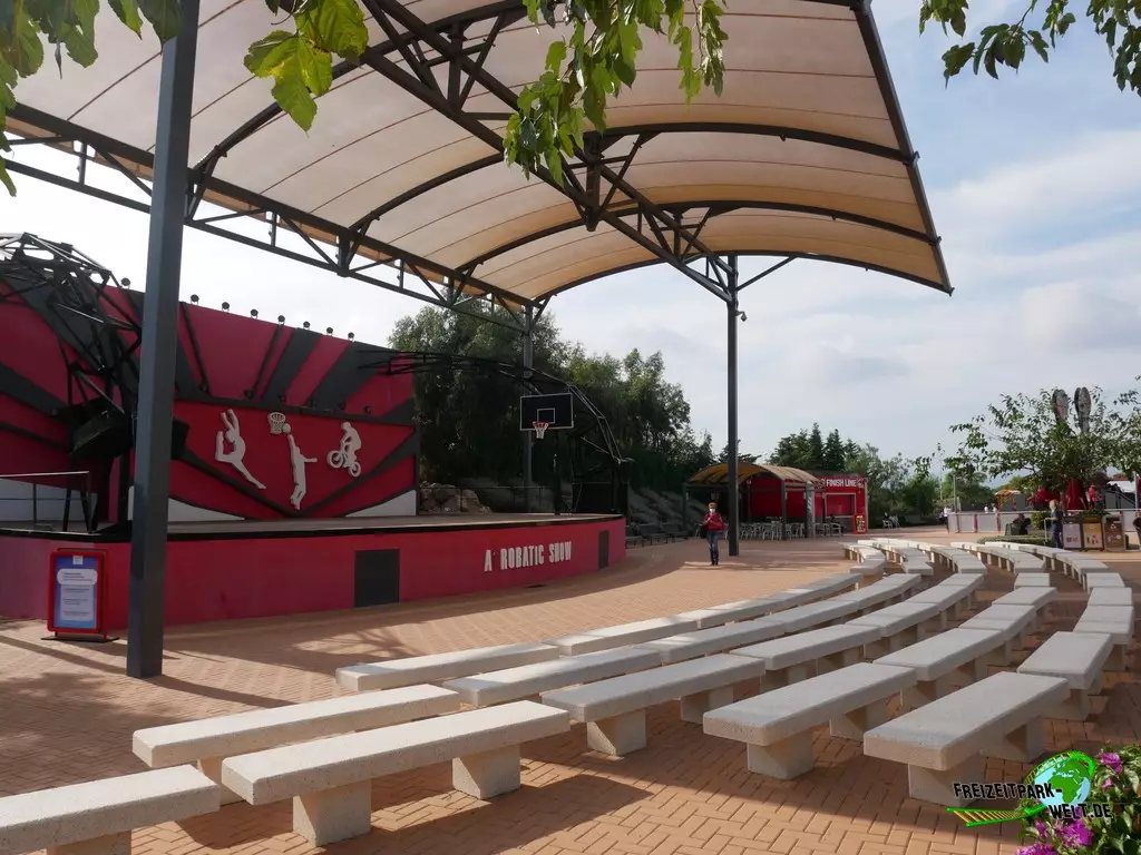 Acrobatic Show im Ferrari Land - 2021
