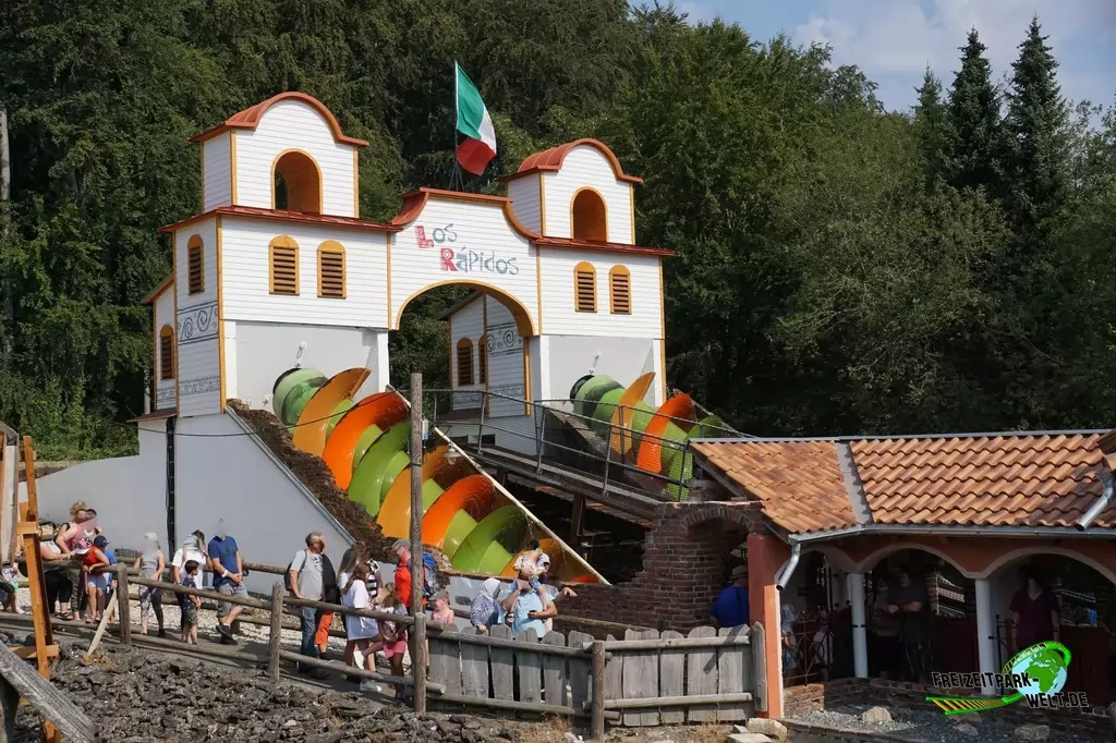 Los Rapidos im FORT FUN Abenteuerland - 2020: Hauptaugenmerk der Umgestaltung zur Saison 2020 ist das Liftgebäude, das nun in strahlendem weiss glänzt.