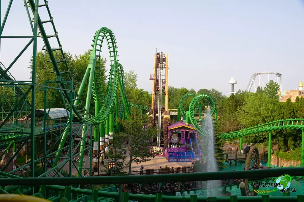 Shaman im Gardaland - 2021: Mitten im Looping Coaster steht 2021 noch der Screaming Squirrel von S