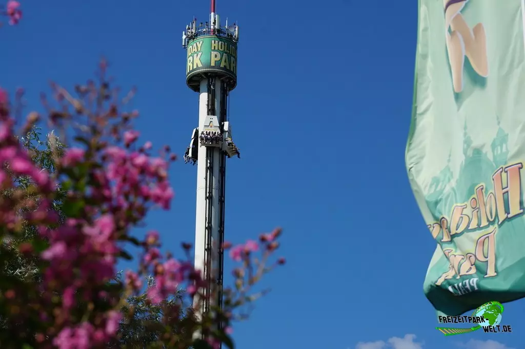 Anubis Free Fall Tower im Plopsaland Deutschland - 2022