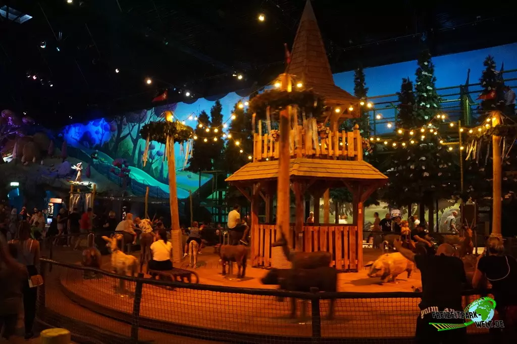 Bauernhof Karussell im Plopsaland Deutschland - 2022