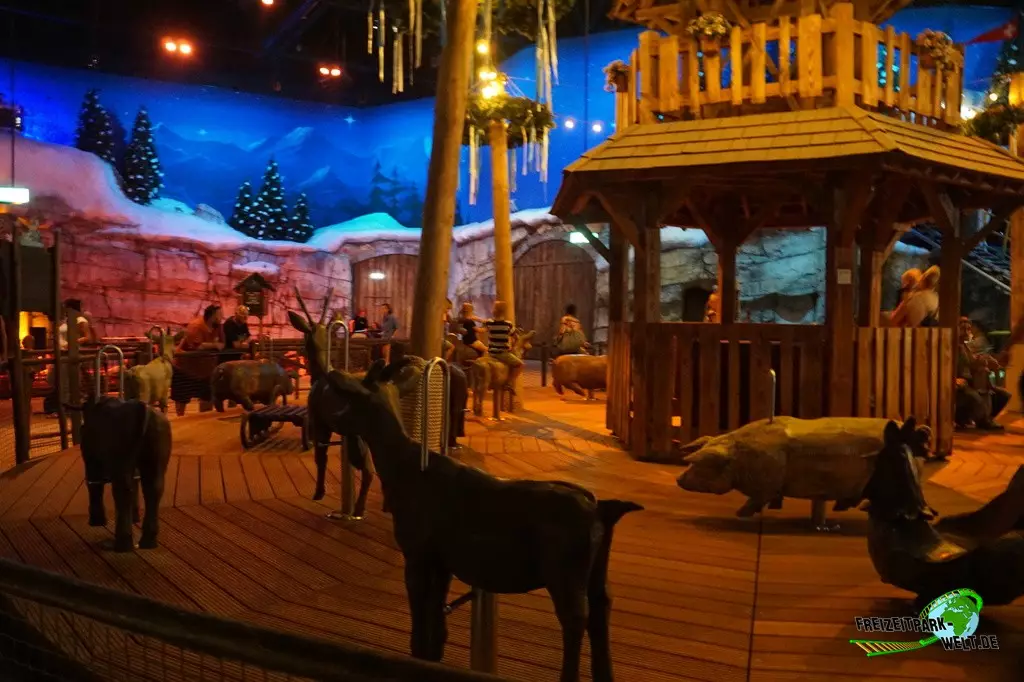 Bauernhof Karussell im Plopsaland Deutschland - 2022