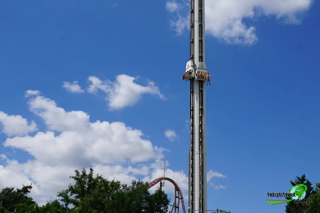 Anubis Free Fall Tower im Plopsaland Deutschland - 2025