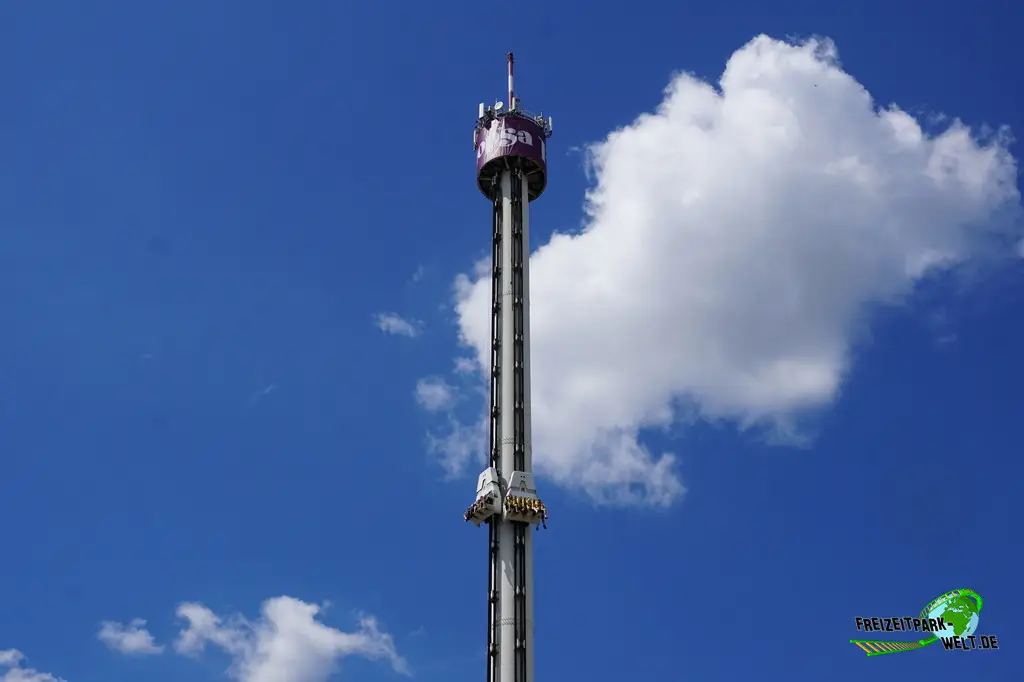 Anubis Free Fall Tower im Plopsaland Deutschland - 2025