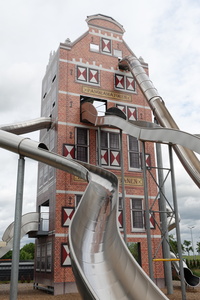 Im großen Außenbereich kann man u.a. den drittgrößten Rutschenturm Deutschlands erleben. - Foto 6