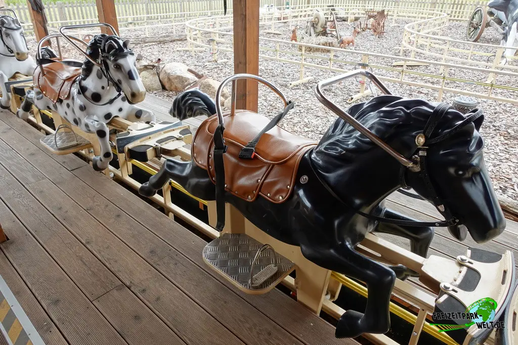 Pferdereitbahn im Holland-Park - 2025