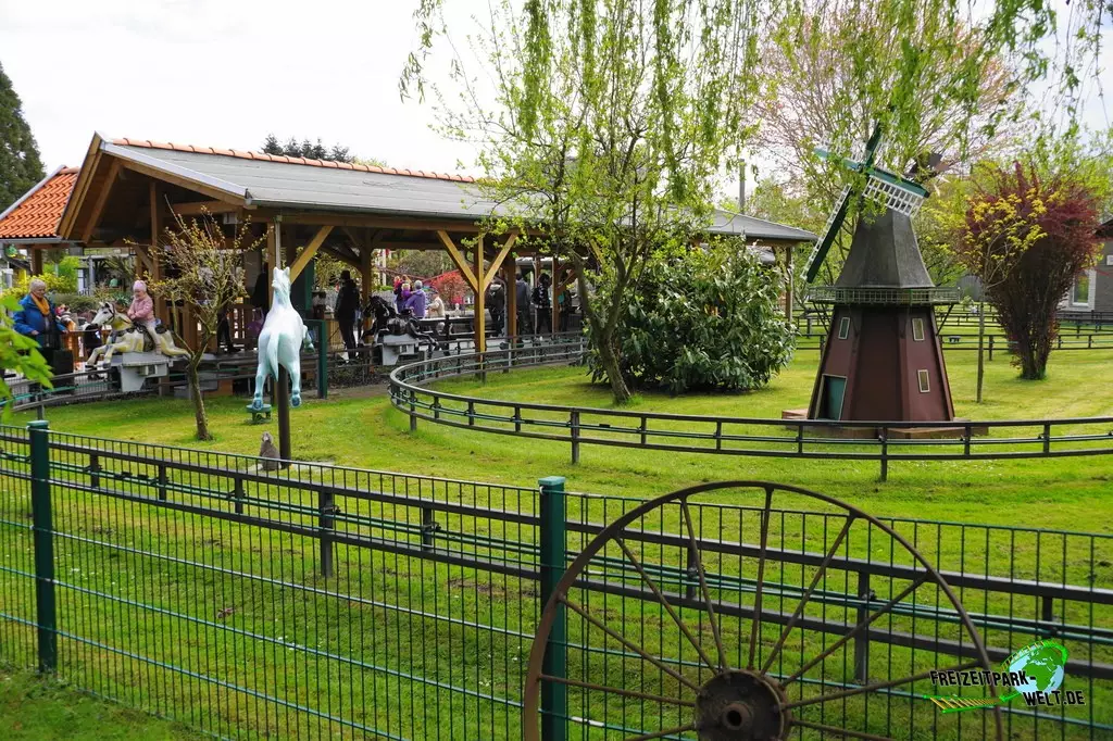 Elektrische Pferdereitbahn im Jaderpark - 2022