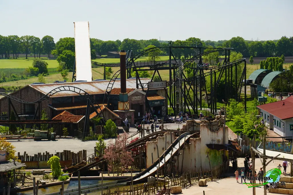 Ziegelblitz im Jaderpark - 2024: Im Vordergrund Okavango River und dahinter der Ziegelblitz