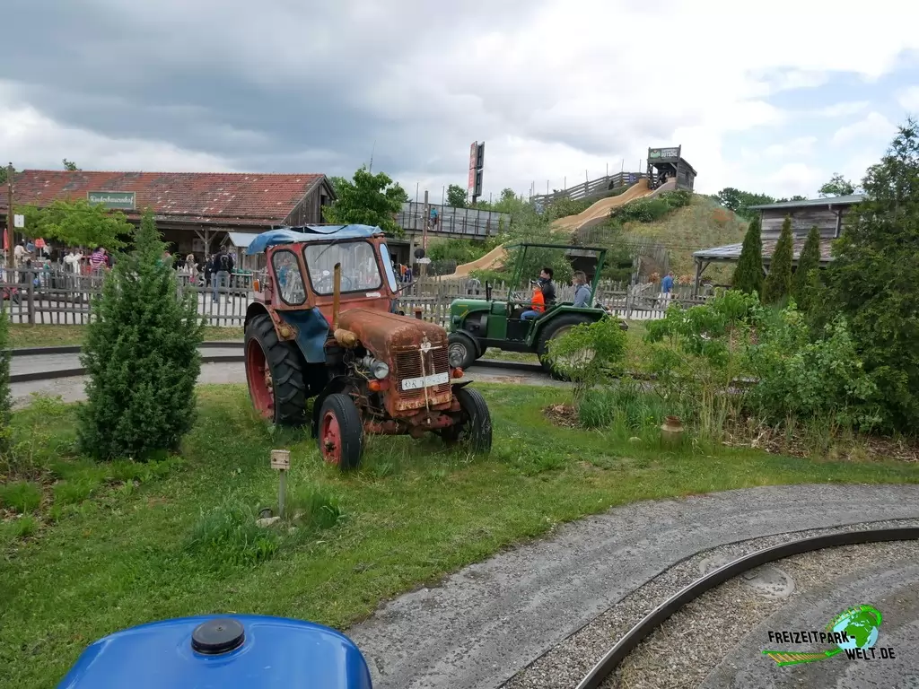 Karls Traktorbahn in Karls Erlebnis-Dorf Elstal - 2020