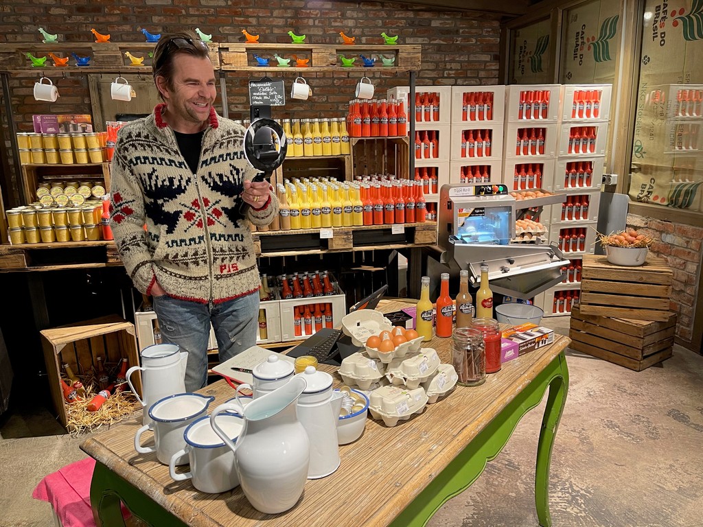 Deutschlands größter Erdbeerhof setzt neue Maßstäbe im Live-Shopping - Karls Erlebnis-Dorf Elstal