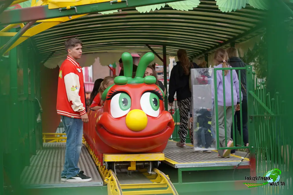 Erdbeer Raupenbahn in Karls Erlebnis-Dorf Oberhausen - 2026