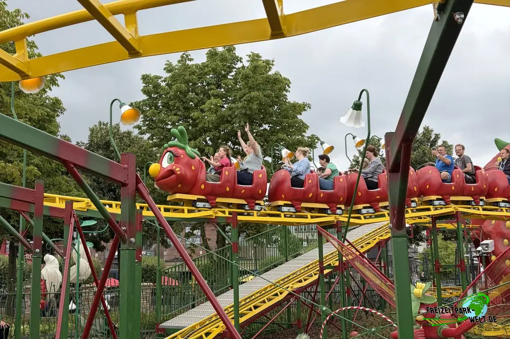 Erdbeer Raupenbahn in Karls Erlebnis-Dorf Oberhausen - 2026