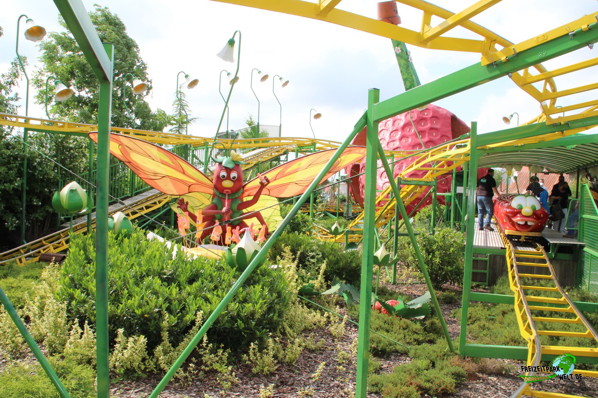 Erdbeer Raupenbahn Karls ErlebnisDorf Rövershagen FreizeitparkWelt.de