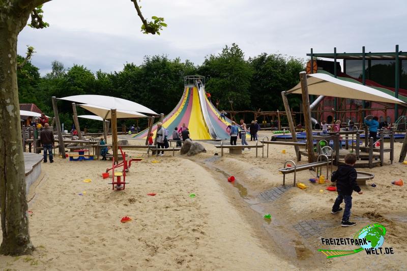 Wasser-Sandspielplatz im Ketteler Hof - 2015: Der zentrale Wasser- und Sandspielplatz eignet sich für fast alle Altersklassen.