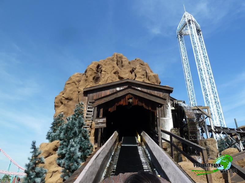 Timber Mountain Log Ride im Knott's Berry Farm - 2015