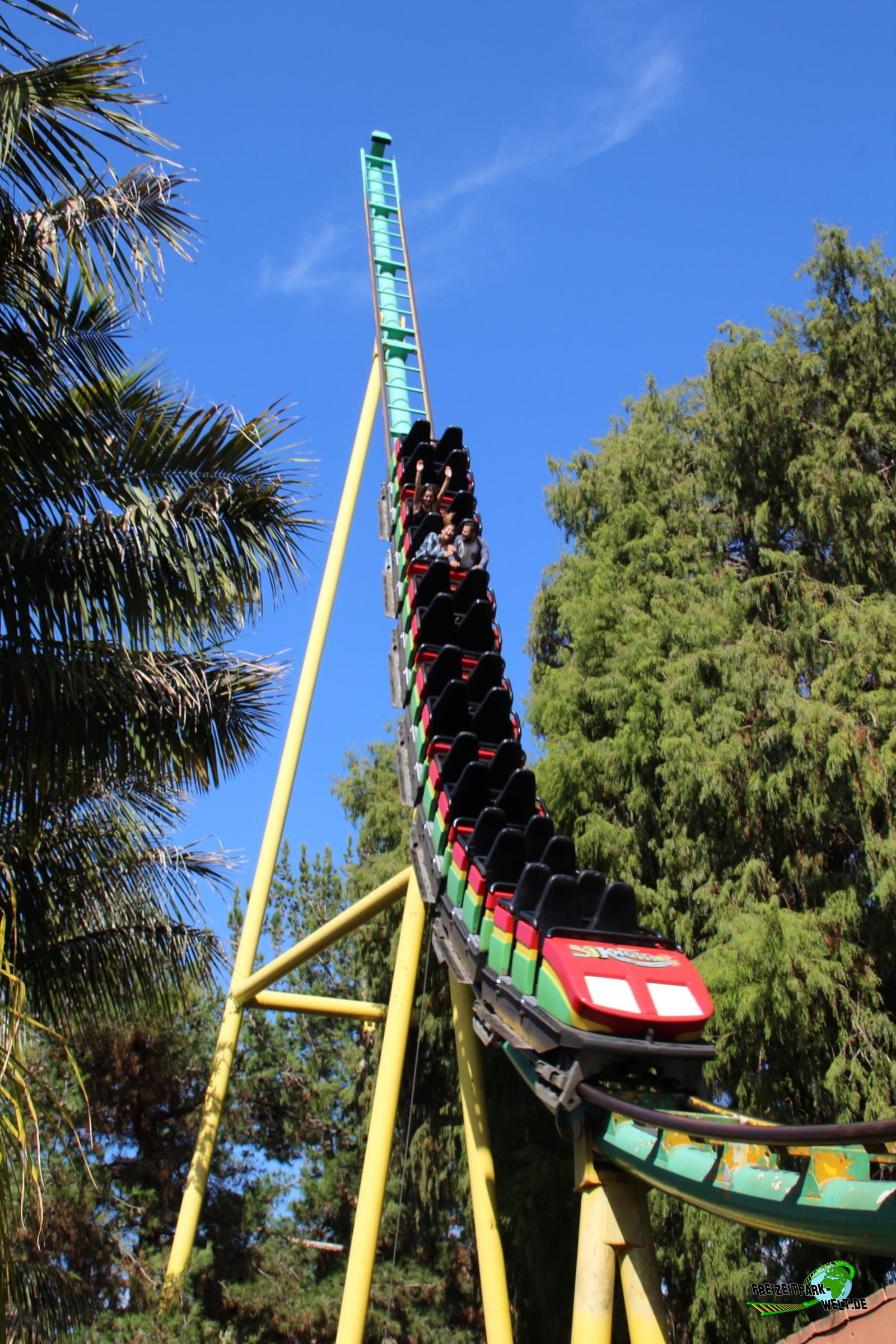 Montezooma's Revenge - Knott's Berry Farm | Freizeitpark-Welt.de