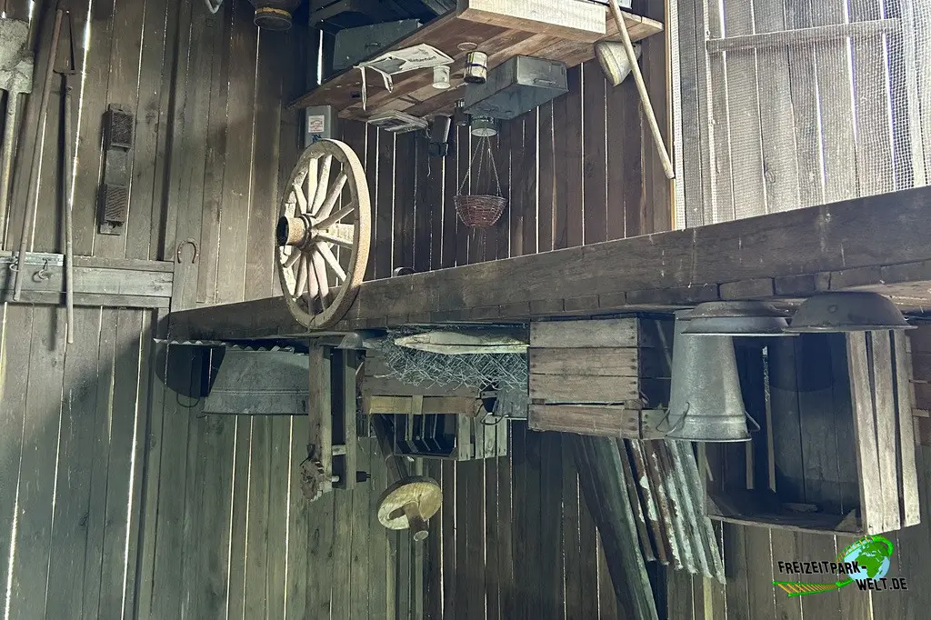 Umgedrehte Scheune im LandErlebnis Janßen Westerstede - 2025