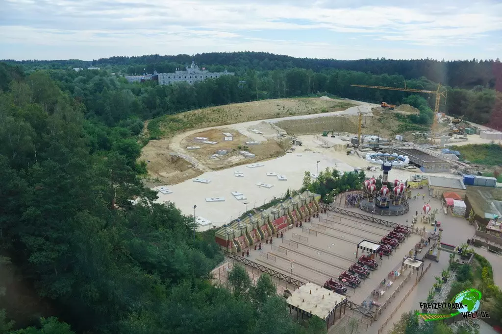 MAXIMUS - Der Flug des Wächters im LEGOLAND® Deutschland - 2022: Die Baufläche des Wing Coasters im Sommer 2022